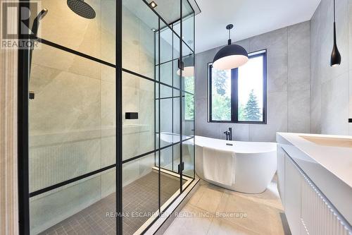 20B Broadview Avenue, Mississauga, ON - Indoor Photo Showing Bathroom