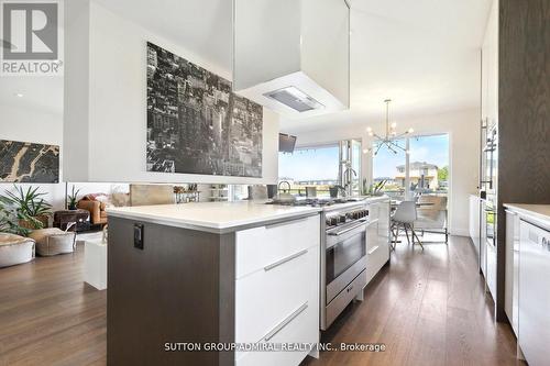 2130 Wateroak Drive, London, ON - Indoor Photo Showing Kitchen