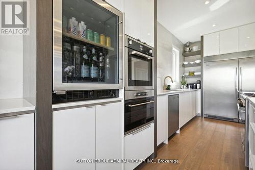 2130 Wateroak Drive, London, ON - Indoor Photo Showing Kitchen