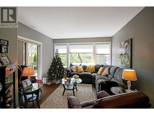 3313 Wilson Street Unit# 205, Penticton, BC - Indoor Photo Showing Living Room