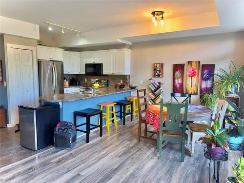 206-3550 Woodsdale Road, Lake Country, BC - Indoor Photo Showing Kitchen