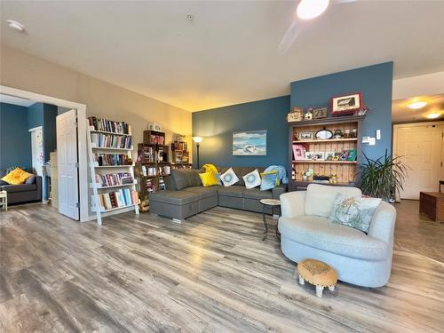 206-3550 Woodsdale Road, Lake Country, BC - Indoor Photo Showing Living Room