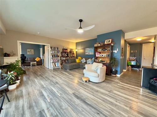 206-3550 Woodsdale Road, Lake Country, BC - Indoor Photo Showing Living Room