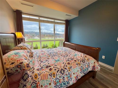 206-3550 Woodsdale Road, Lake Country, BC - Indoor Photo Showing Bedroom