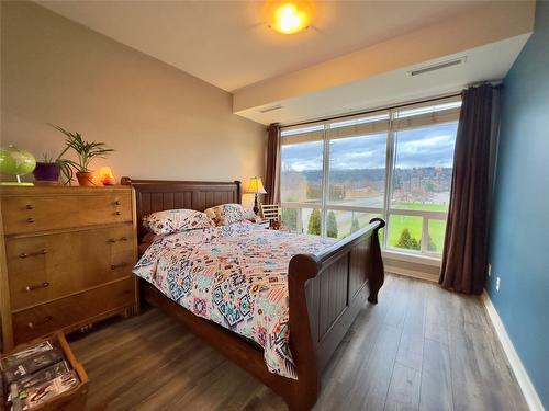 206-3550 Woodsdale Road, Lake Country, BC - Indoor Photo Showing Bedroom