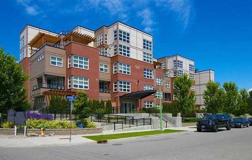 409-700 Martin Avenue, Kelowna, BC - Outdoor With Facade