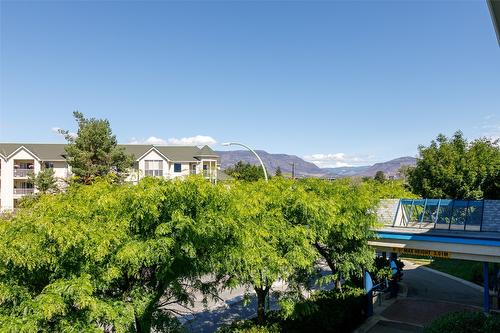 202-3157 Casorso Road, Kelowna, BC - Outdoor