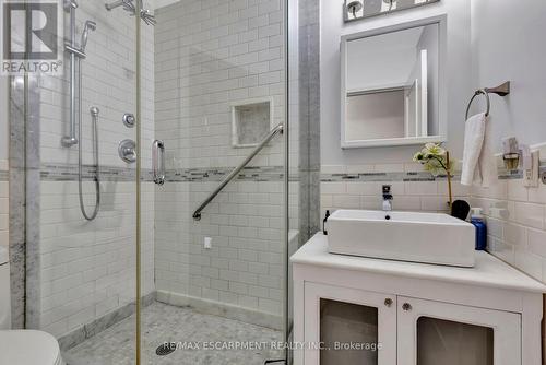 6313 Martel Court, Mississauga, ON - Indoor Photo Showing Bathroom