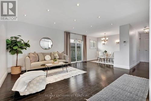 6313 Martel Court, Mississauga, ON - Indoor Photo Showing Living Room