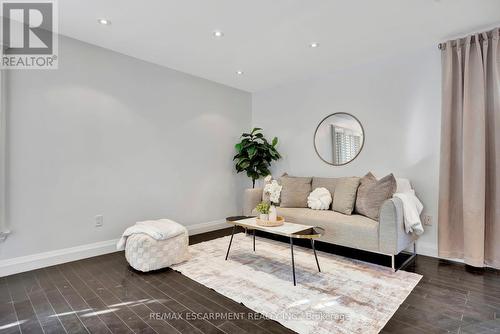 6313 Martel Court, Mississauga, ON - Indoor Photo Showing Living Room