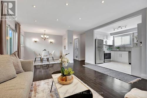 6313 Martel Court, Mississauga, ON - Indoor Photo Showing Living Room