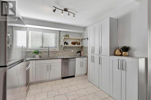 6313 Martel Court, Mississauga, ON - Indoor Photo Showing Kitchen