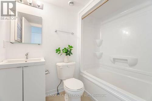 31 - 1720 Simcoe Street N, Oshawa, ON - Indoor Photo Showing Bathroom