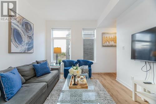 31 - 1720 Simcoe Street N, Oshawa, ON - Indoor Photo Showing Living Room