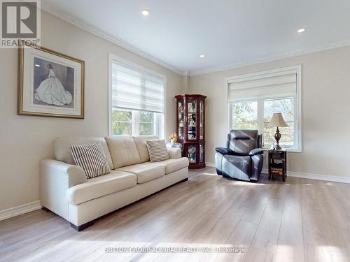 115 - 9519 Keele Street, Vaughan, ON - Indoor Photo Showing Living Room