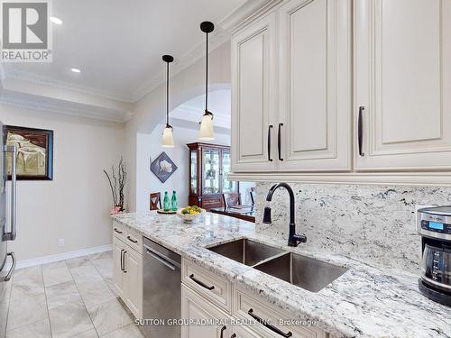 115 - 9519 Keele Street, Vaughan, ON - Indoor Photo Showing Kitchen With Double Sink With Upgraded Kitchen