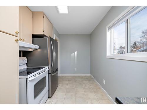 12013 42 St Nw, Edmonton, AB - Indoor Photo Showing Kitchen