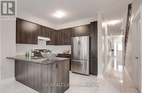 9 Silver Charm Drive, East Gwillimbury, ON - Indoor Photo Showing Kitchen