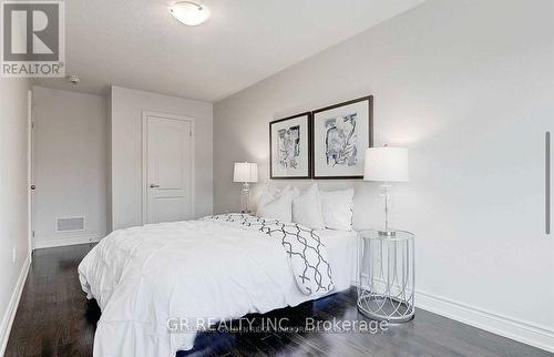 9 Silver Charm Drive, East Gwillimbury, ON - Indoor Photo Showing Bedroom