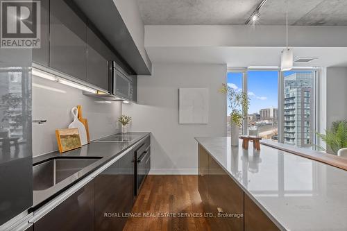 712 - 20 Minowan Miikan Lane, Toronto, ON - Indoor Photo Showing Kitchen With Double Sink