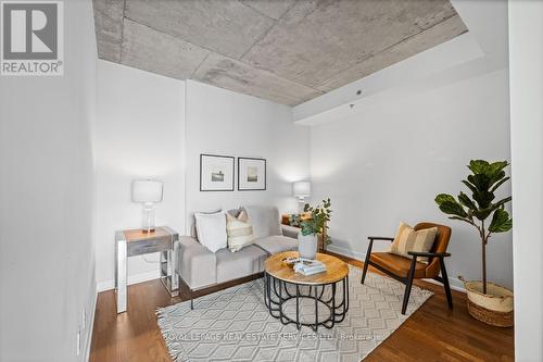 712 - 20 Minowan Miikan Lane, Toronto, ON - Indoor Photo Showing Living Room