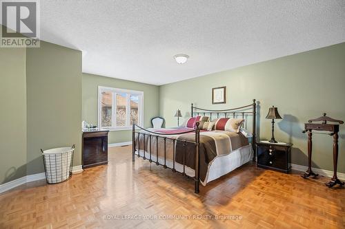 124 Rushbrook Drive, Newmarket, ON - Indoor Photo Showing Bedroom