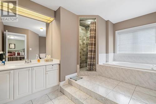 124 Rushbrook Drive, Newmarket, ON - Indoor Photo Showing Bathroom