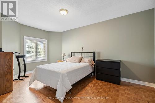 124 Rushbrook Drive, Newmarket, ON - Indoor Photo Showing Bedroom