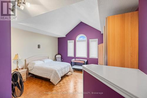 124 Rushbrook Drive, Newmarket, ON - Indoor Photo Showing Bedroom