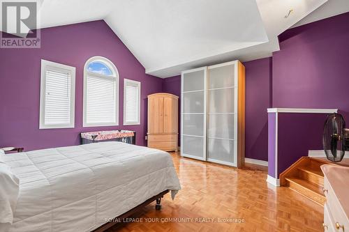 124 Rushbrook Drive, Newmarket, ON - Indoor Photo Showing Bedroom