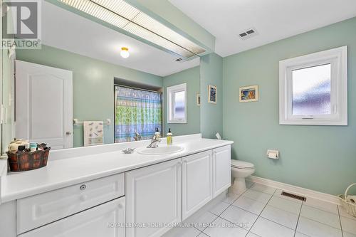 124 Rushbrook Drive, Newmarket, ON - Indoor Photo Showing Bathroom