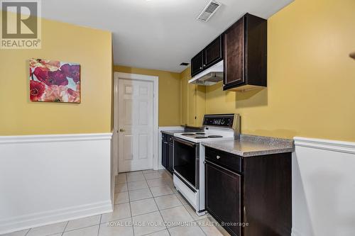 124 Rushbrook Drive, Newmarket, ON - Indoor Photo Showing Kitchen