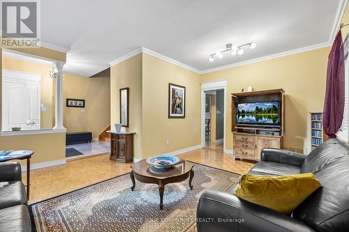 124 Rushbrook Drive, Newmarket, ON - Indoor Photo Showing Living Room