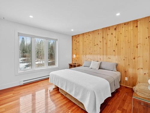 Master bedroom - 200 Rue Dessureault, Mont-Tremblant, QC - Indoor Photo Showing Bedroom