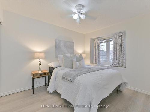 92 Coleridge Dr, Newmarket, ON - Indoor Photo Showing Bedroom