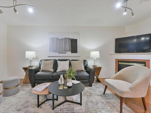 92 Coleridge Dr, Newmarket, ON - Indoor Photo Showing Living Room With Fireplace