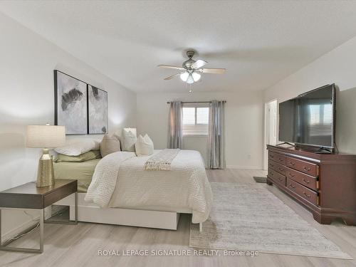 92 Coleridge Dr, Newmarket, ON - Indoor Photo Showing Bedroom