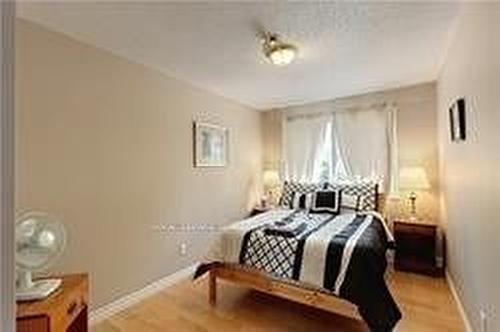 1-734 Shore Lane, Wasaga Beach, ON - Indoor Photo Showing Bedroom