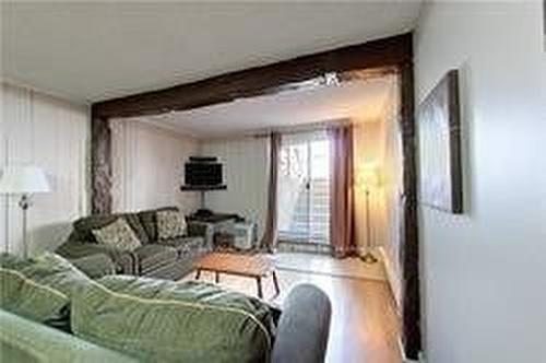 1-734 Shore Lane, Wasaga Beach, ON - Indoor Photo Showing Living Room