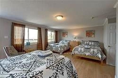 1-734 Shore Lane, Wasaga Beach, ON - Indoor Photo Showing Bedroom