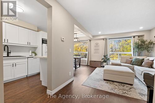 42 - 286 Cushman Road, St. Catharines (444 - Carlton/Bunting), ON - Indoor Photo Showing Living Room