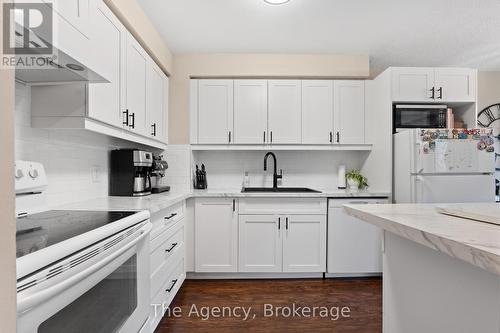 42 - 286 Cushman Road, St. Catharines (444 - Carlton/Bunting), ON - Indoor Photo Showing Kitchen