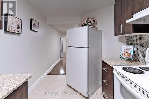 579 Fred Mclaren Boulevard, Markham, ON - Indoor Photo Showing Kitchen