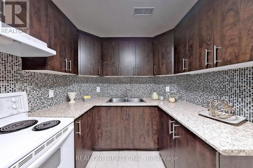 579 Fred Mclaren Boulevard, Markham, ON - Indoor Photo Showing Kitchen With Double Sink