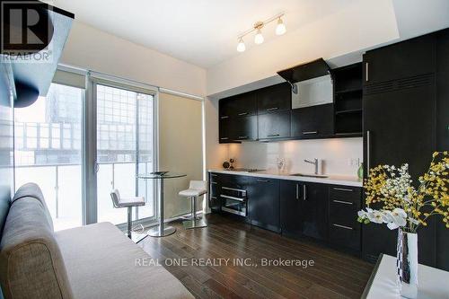 4705 - 1080 Bay Street, Toronto, ON - Indoor Photo Showing Kitchen