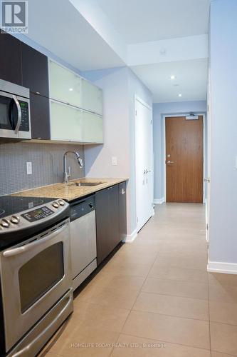 1501 - 170 Fort York Boulevard, Toronto, ON - Indoor Photo Showing Kitchen