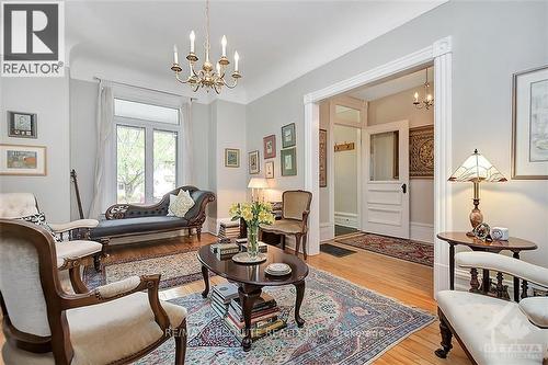 90 Glebe Avenue E, Ottawa, ON - Indoor Photo Showing Living Room