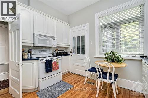 90 Glebe Avenue E, Ottawa, ON - Indoor Photo Showing Kitchen