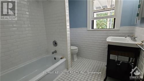 90 Glebe Avenue E, Ottawa, ON - Indoor Photo Showing Bathroom