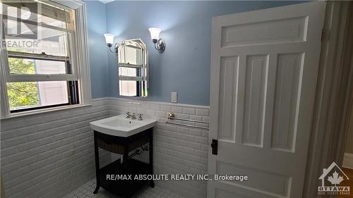 90 Glebe Avenue E, Ottawa, ON - Indoor Photo Showing Bathroom